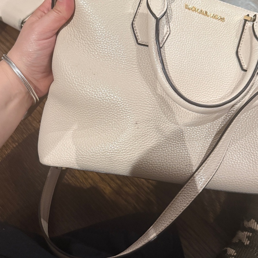Michael Kors Women's soft leather  Satchel Shoulder Bag, Light Cream - Picture 7 of 7